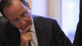 François Hollande a souhaité samedi une bonne "année du changement" à des électeurs socialistes, à quatre mois de l'élection présidentielle pour laquelle les sondages le disent favori. /Photo prise le 22 décembre 2011/REUTERS/Philippe Wojazer
