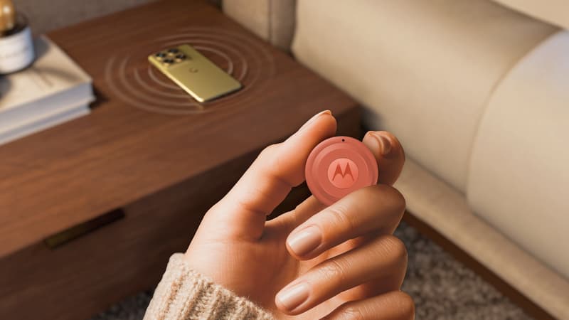 CES 2026: Motorola lance une nouvelle version de son traqueur Bluetooth pour devenir l’Airtag d’Android, grâce à une bien meilleure autonomie et à un écosystème plus complet