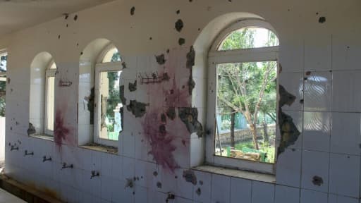 La mosquée endommangée sur la base militaire de Shaheen, à une quinzaine de km de Mazar-è-Charif où plus de 140 soldats ont péri dans une attaque talibane, le 25 avril 2017