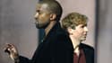 Kanye West montant sur scène pendant la cérémonie des Grammy Awards, alors que Beck s'apprêtait à recevoir son Grammy.