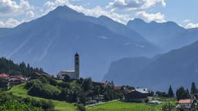 Le village de Brienz, dans le canton des Grisons en Suisse. 