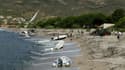 Des bateaux sont échoués sur la plage de Sagone à Coggia, après les violents orages qui ont fait trois morts en Corse, le 18 août 2022


