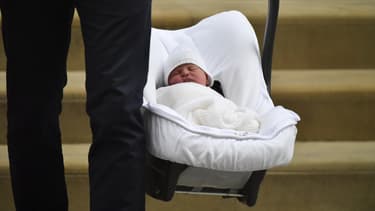 Le prince Louis lors de sa sortie de la maternité