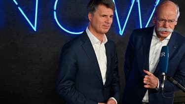 Dieter Zetsche, PDG de Daimler AG (droite) er Harald Kruege, PDG de BMW, ont décidé de faire cause commune pour créer un voiture autonome