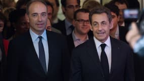 Jean-François Copé sort du siège de l'UMP en compagnie de Nicolas Sarkozy, le 8 juillet 2013.