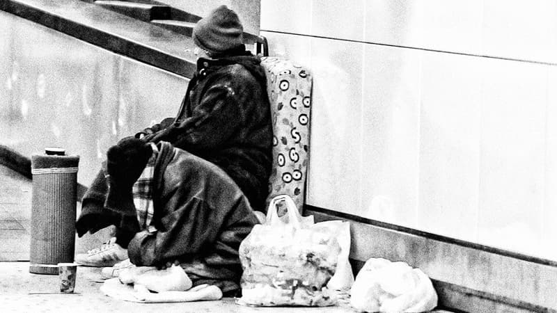 Un sans-abri de 66 ans est mort de froid dans la nuit de ce mercredi à jeudi dans le 8e arrondissement à Paris - Jeudi 21 janvier 2016