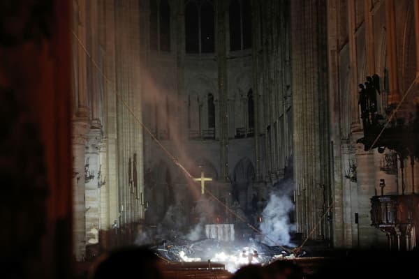 L'incendie à Notre-Dame de Paris vu de l'intérieur. L'incendie à Notre-Dame de Paris vu de l'intérieur.
