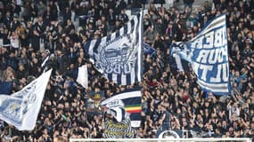 Supporters dans les tribunes de Bordeaux