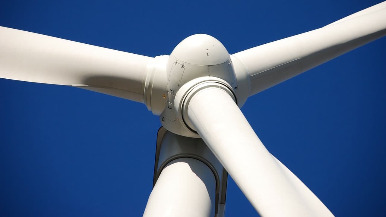 La France va-t-elle se couvrir d'éoliennes ? La France va-t-elle se couvrir d'éoliennes ?