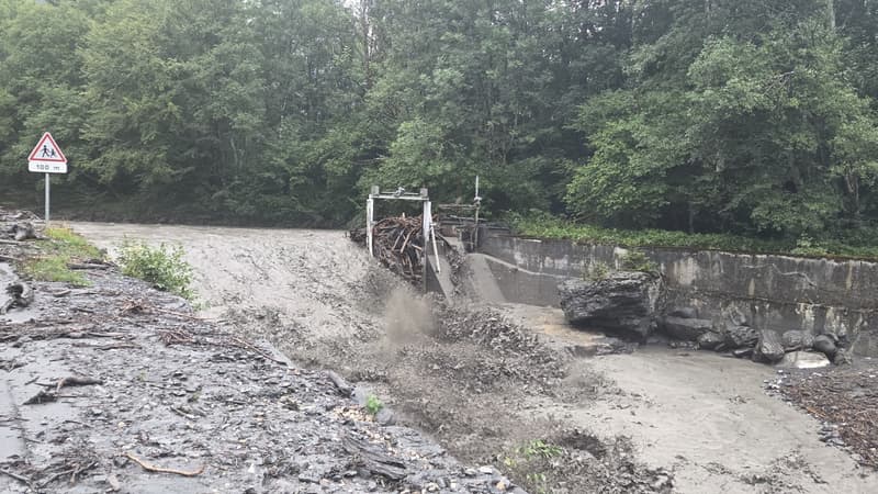 "J'ai à peine eu le temps de tourner la tête": le choc du compagnon de la disparue dans une coulée de boue, en Haute-Savoie