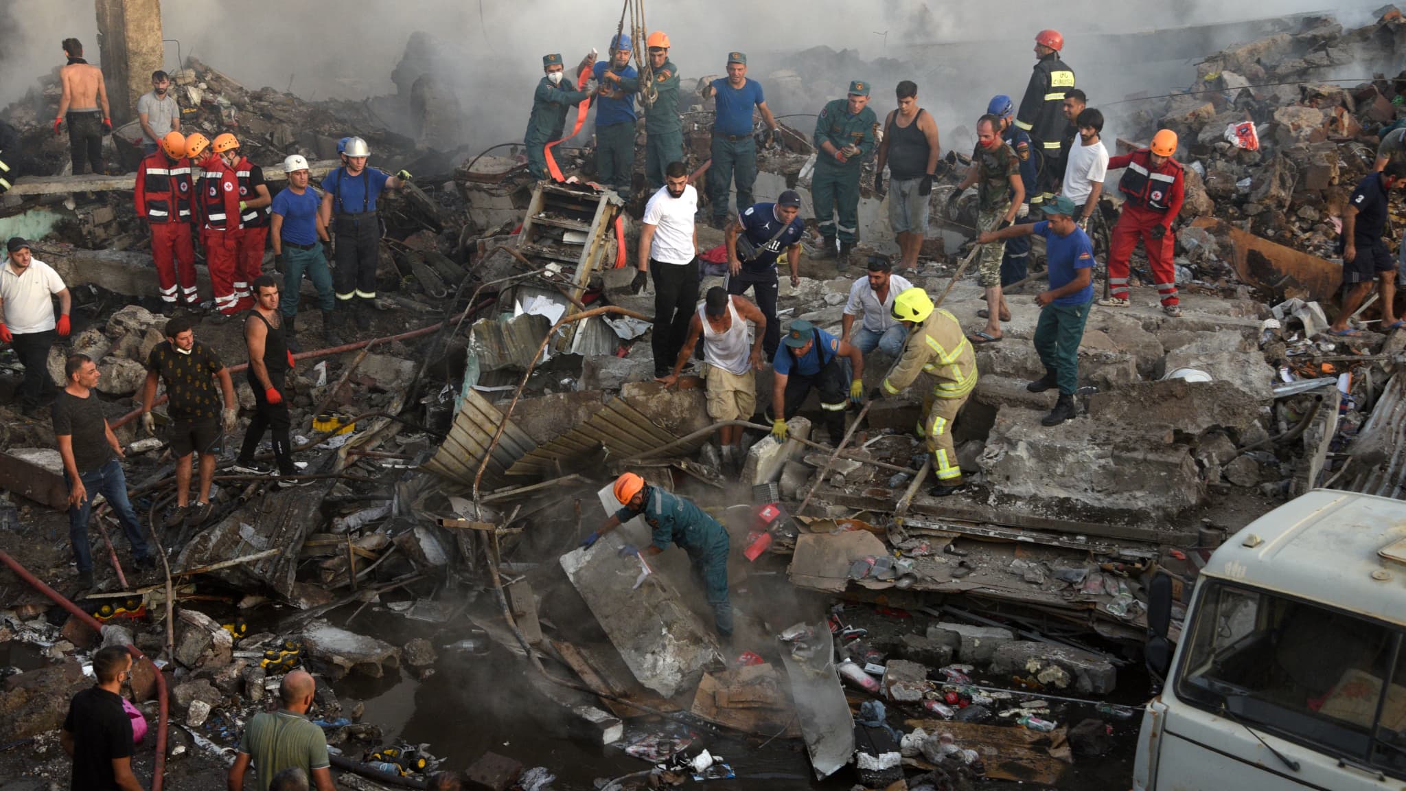 Armenia: an explosion in the country’s capital leaves at least three dead and dozens injured Armenia: an explosion in the country’s capital leaves at least three dead and dozens injured