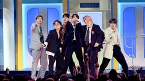 BTS, le groupe de tous les records, se produit au Stade de France