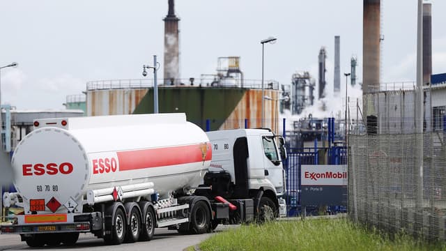 Si le site ExxonMobil de Notre Dame de Gravenchon (1.000 salariés pour la raffinerie) basculait dans la grève mardi 24 mai 2016, cela signifierait que les trois plus grosses raffineries de France seraient stoppées.
