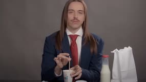 Tommy Cash dans le clip d'"Espresso Macchiato"