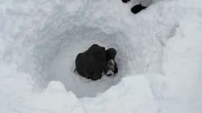 Le soldat indien a passé six jours sous huit mètres de neige.
