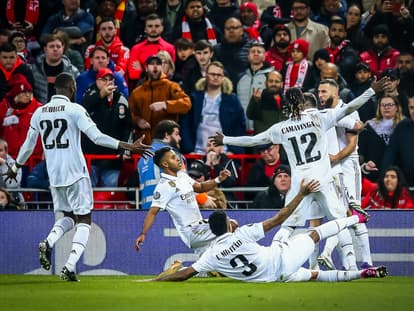 EN DIRECT - Liverpool-Real: portés par Vinicius et Benzema, les Madrilènes  renversent les Reds