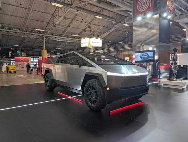 Le Cybertruck sur le stand Tesla du salon Vivatech dans le Hall 2.