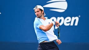 Le Français Titouan Droguet lors de sa victoire en set manches (3-6, 6-0, 7-6, 3-6, 2-6) face à l'Italien Lorenzo Musetti au 1er tour de l'US Open, le 28 août 2023 