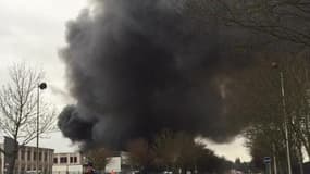 Incendie dans un atelier à Cergy - Témoins BFMTV