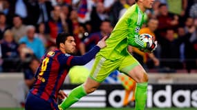EN VIDEO : la première parade de Neuer face à Suarez 