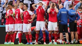 Les joueurs du Danemark après le grave malaise d'Eriksen