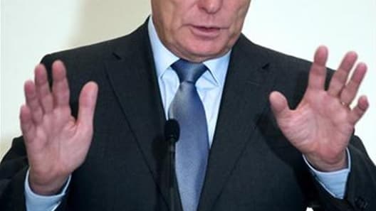 Jean-Marc Ayrault a appelé mercredi la majorité à la solidarité lors du vote du Traité européen sur la stabilité, la coordination et la gouvernance (TSCG), qui soulève les doutes d'une partie de la gauche et de ses alliés écologistes. /Photo prise le 19 s