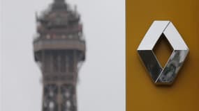 Renault dit être prêt à préserver l'ensemble de ses usines en France si les syndicats acceptent en échange de signer un accord pour améliorer la compétitivité des sites du groupe dans l'Hexagone. /Photo prise le 2 novembre 2012/REUTERS/Christian Hartmann