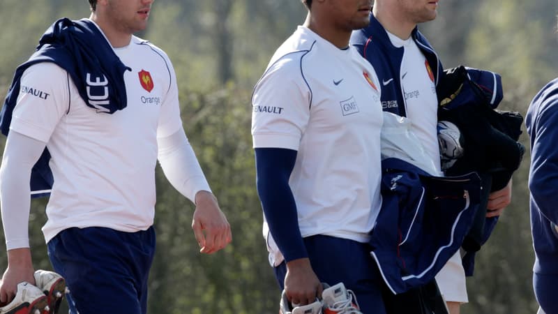 Thierry Dusautoir, ici entre Maxime Mermoz et Julien Bonnaire