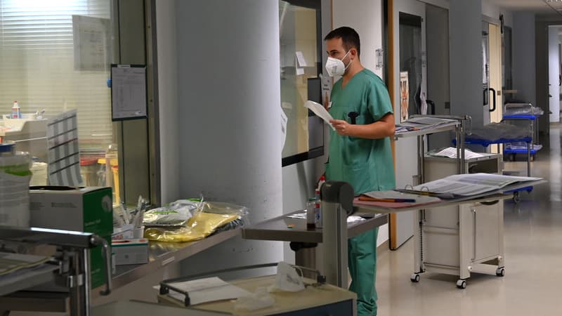 Un membre du personnel médical de l'hôpital de Freising, près de Munich, en novembre 2021.