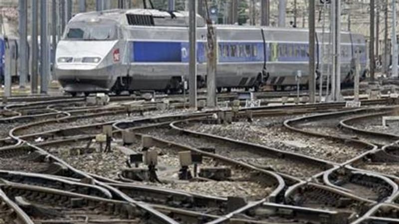 Regarder la vidéo Recrutements, salaires, licenciements, démissions... Que disent les chiffres de l'emploi à la SNCF?