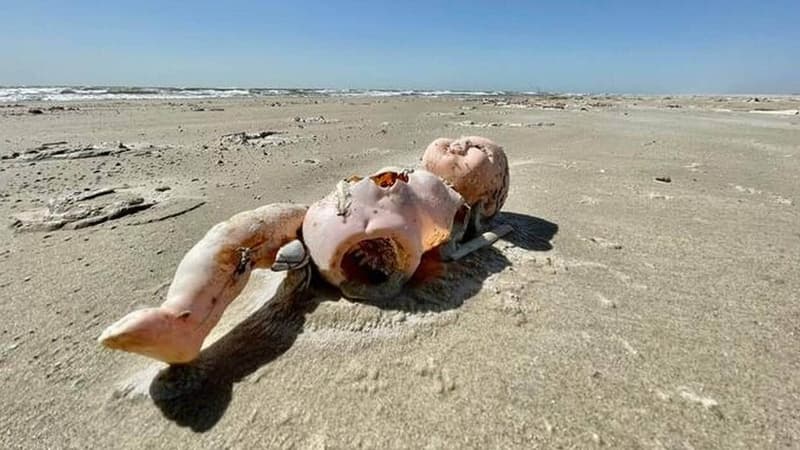 États-Unis: des mystérieuses poupées retrouvées sur des plages au Texas