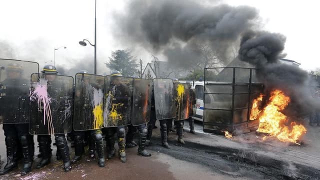 Jeudi, la manifestation devant le siège français de Goodyear a fait 15 policiers et 6 salariés blessés.