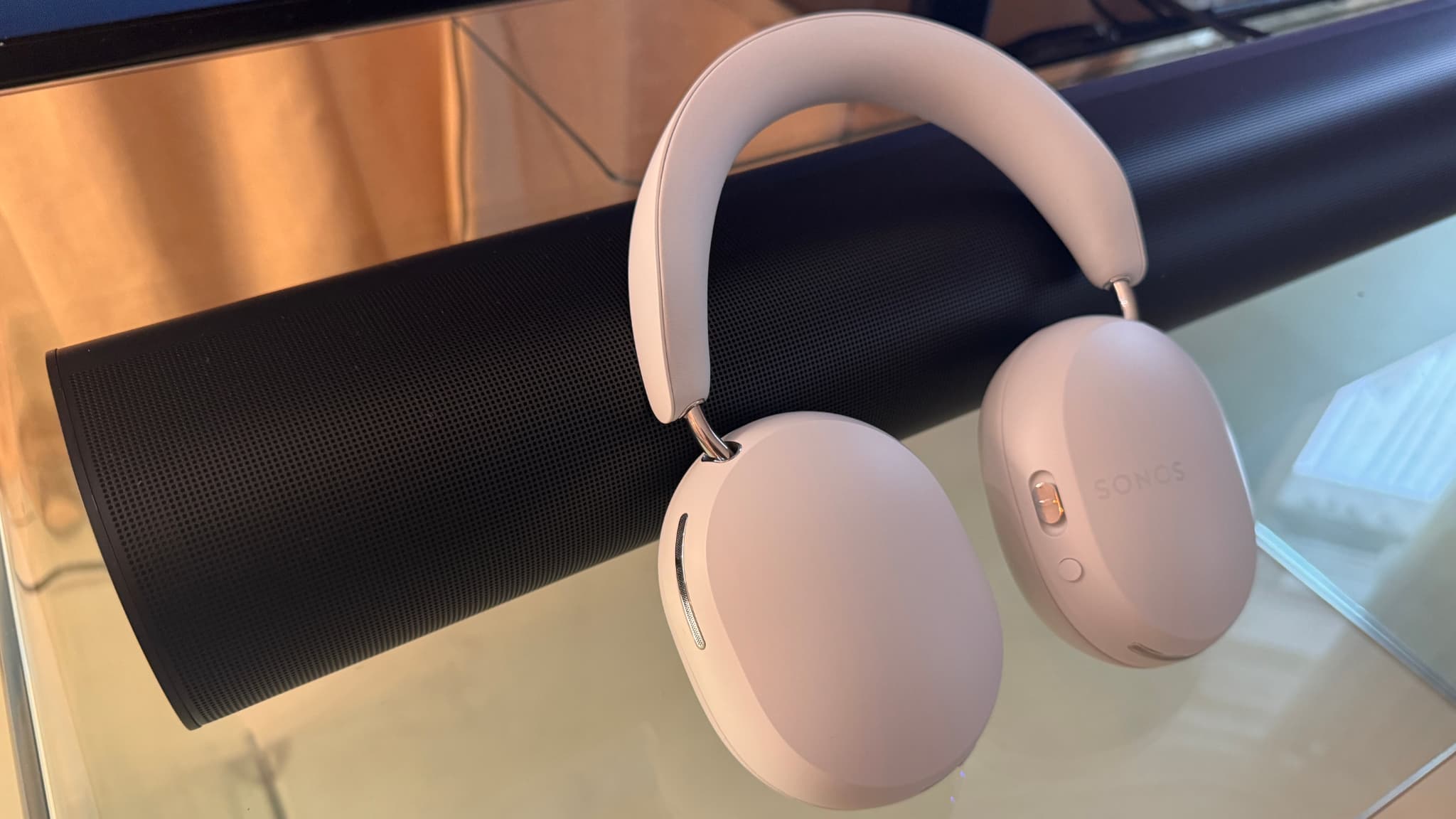 Le Sonos Ace s'immisce dans la configuration Home Cinema pour remplacer la barre de son en en prenant tous les atouts Le Sonos Ace s'immisce dans la configuration Home Cinema pour remplacer la barre de son en en prenant tous les atouts