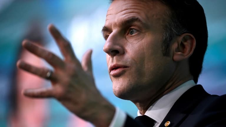 Le président Emmanuel Macron à Porto, le 28 février 2025 au Portugal