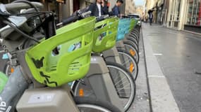 Les adeptes des vélos en libre-service parisiens se plaignent de nombreux dysfonctionnements.