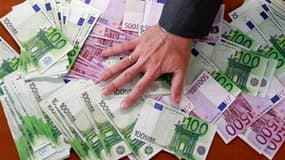 L'Irlande a estimé samedi que les banques européennes pourraient avoir besoin de plus de 100 milliards d'euros d'argent frais pour affronter la crise de la dette souveraine. Dimanche, la réunion prévue entre Nicolas Sarkozy et Angela Merkel devrait être l