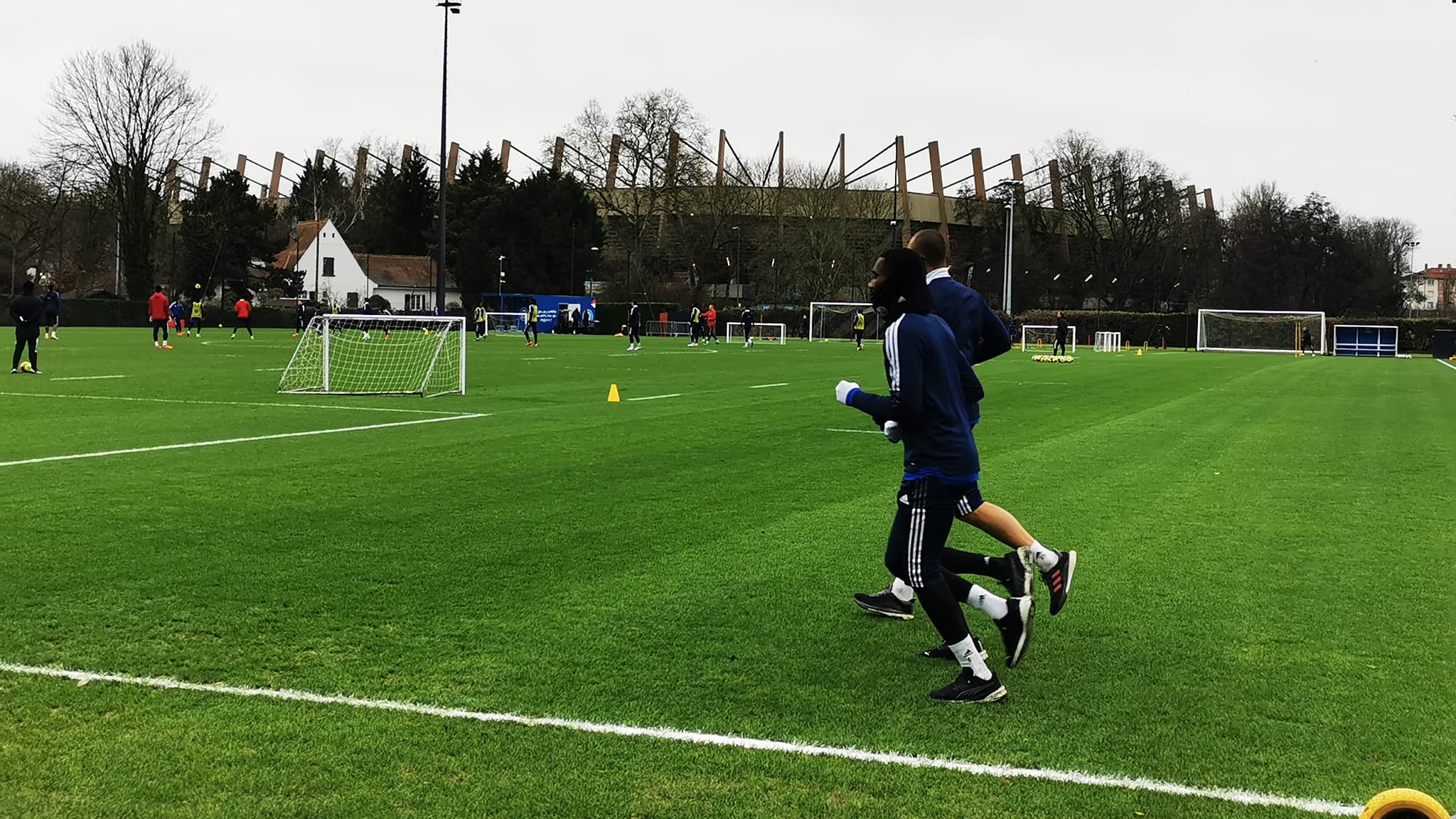 Les joueurs de Strasbourg à l'entraînement. Les joueurs de Strasbourg à l'entraînement.