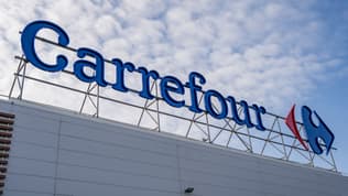 Hypermarché, supermarché et centre commercial Carrefour.
