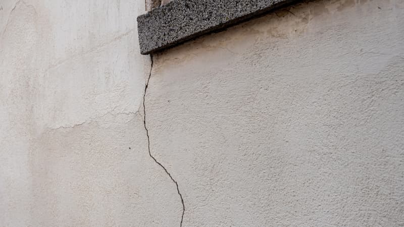 Découvrez les réflexes à adopter après avoir découvert une fissure chez vous.