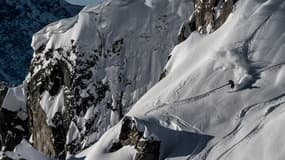 Le skieur suédois Kristoffer Turdell sur "l'Aiguille Pourrie" lors d'une étape du Swatch Freeride World Tour, le 5 février 2016 à Chamonix. (photo d'illustration)