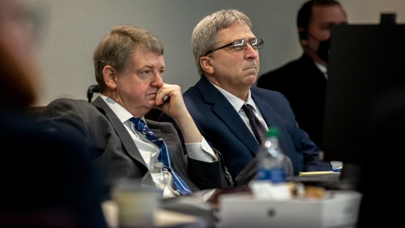 William Bryan, l'un des accusés, aux côtés de son avocat.