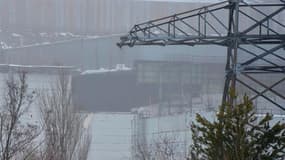 Une partie d'un bâtiment annexe au réacteur nucléaire n°4 de Tchernobyl, accidenté en 1986, s'est effondrée, ont rapporté les autorités ukrainiennes mercredi, précisant qu'il n'y avait aucun blessé et que le niveau des radiations n'avait pas augmenté. Env