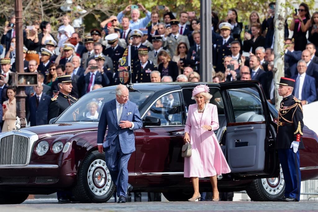 https://images.bfmtv.com/TZX6AbX4LWcm3fDPm-t_HX17d3U=/0x0:1024x682/1024x0/images/Charles-III-et-Camilla-pres-de-l-Arc-de-Triomphe-a-Paris-le-20-septembre-2023-1710209.jpg