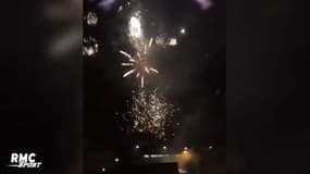 Les feux d'artifice des ultras de l'Ajax au pied de l'hôtel du Real
