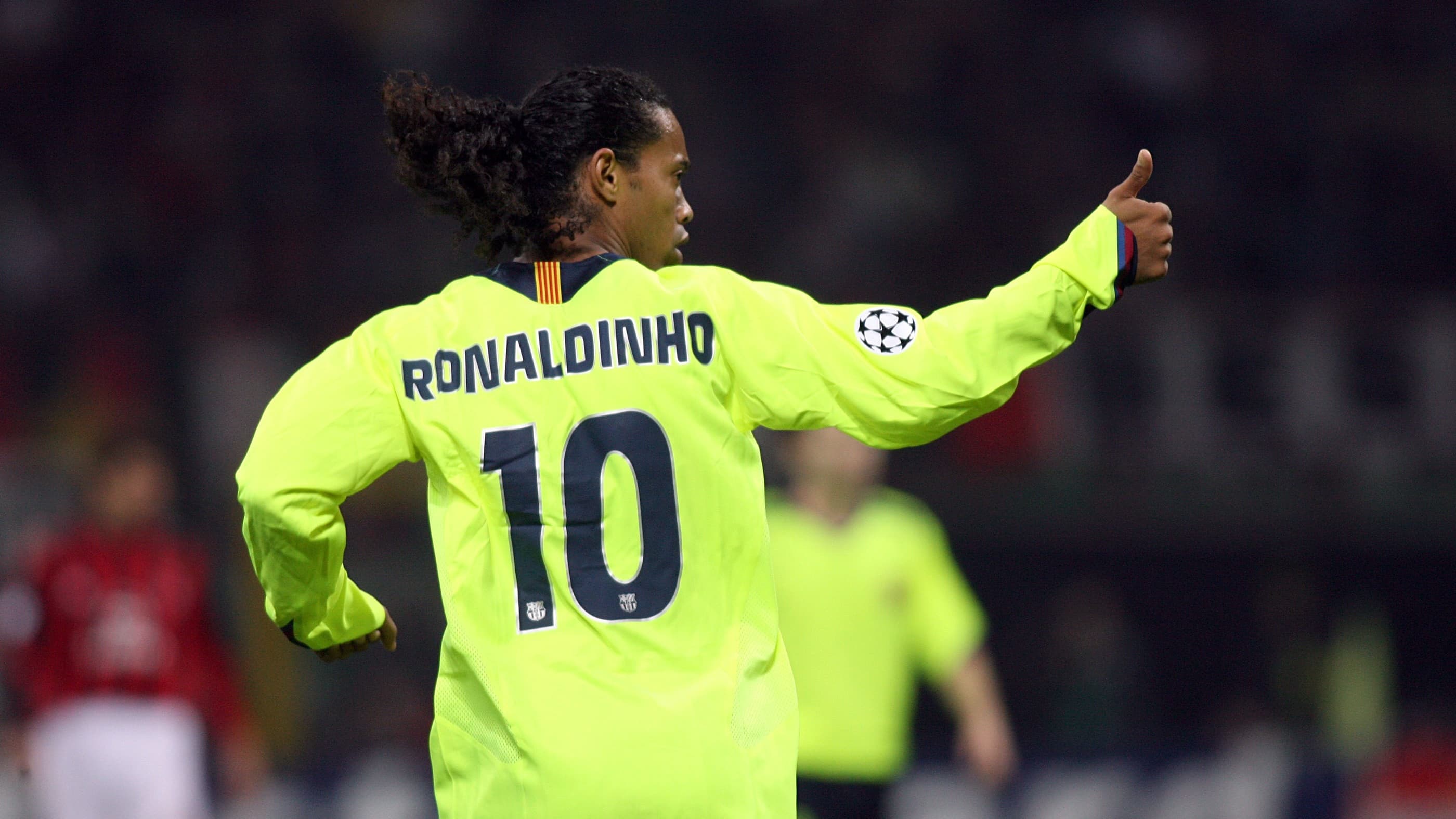 Ronaldinho face à l'AC Milan en Champions League, en 2006.
