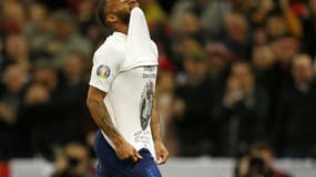 L'hommage de Sterling à Dawkins lors d'Angleterre-République tchèque