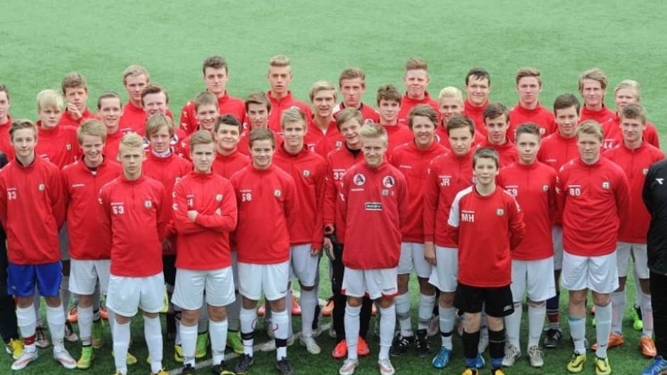 Erling Haaland (tout à droite au dernier rang) lors de sa jeunesse avec ses coéquipiers du club de Bryne (Norvège) Erling Haaland (tout à droite au dernier rang) lors de sa jeunesse avec ses coéquipiers du club de Bryne (Norvège)