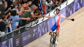 Benjamin Thomas fête l'or olympique à l'omnium, le 8 août 2024