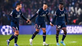 Leandro PAREDES, Kylian MBAPPE et Nuno MENDES