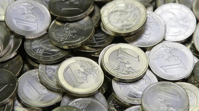 Pierre Moscovici laisse entendre qu'une baisse éventuelle du Livret A après la publication des chiffres d'inflation de 2012, sera limitée. /Photo d'archives/REUTERS/Leonhard Foeger